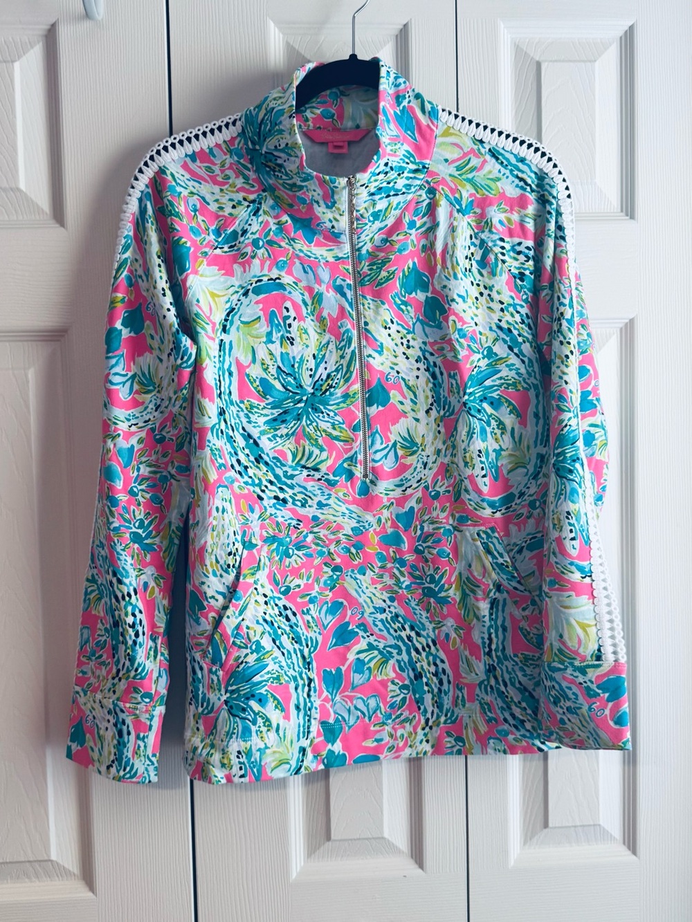 EUC Lilly Pulitzer Skipper Popover, Size LARGE, Multi Snap Back, Crocheted Lace